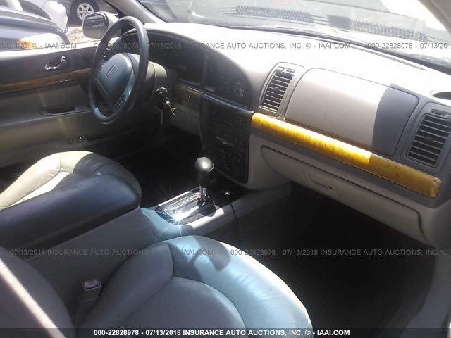 1LNHM97V4XY675127 - 1999 LINCOLN CONTINENTAL  Silber Foto 5