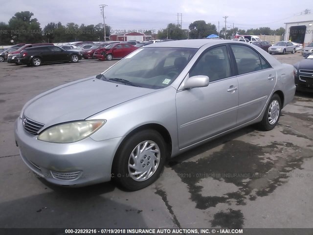 4T1BE32K65U950028 - 2005 TOYOTA CAMRY LE/XLE/SE Boz foto 2