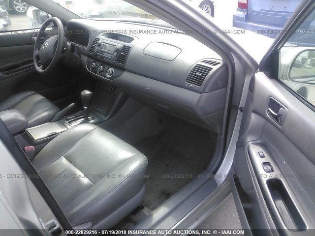 4T1BE32K65U950028 - 2005 TOYOTA CAMRY LE/XLE/SE Boz foto 5