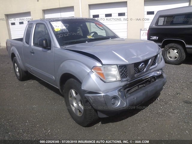 1N6AD06U96C432111 - 2006 NISSAN FRONTIER KING CAB LE/SE/OFF ROAD SILVER photo 1