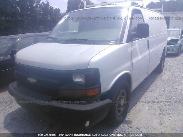 1GCFG15X671102537 - 2007 CHEVROLET EXPRESS G1500  WHITE photo 2