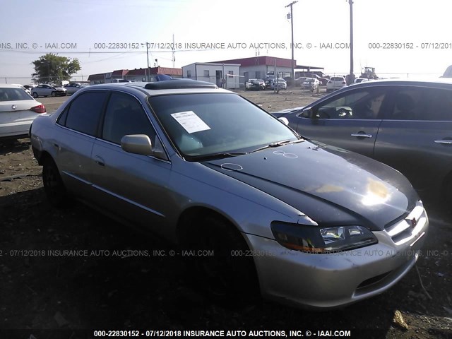 1HGCG56792A042210 - 2002 HONDA ACCORD SE SILVER photo 1