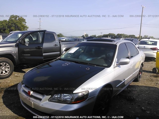 1HGCG56792A042210 - 2002 HONDA ACCORD SE SILVER photo 2