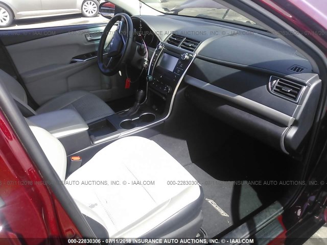 4T1BF1FK7FU990843 - 2015 TOYOTA CAMRY LE/XLE/SE/XSE 红色 照片 5