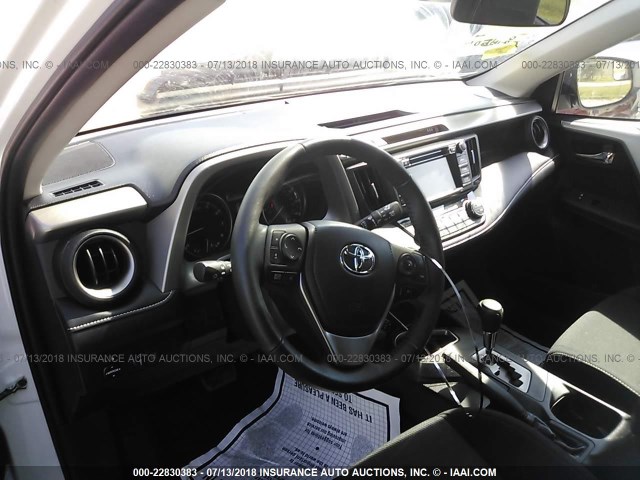 2T3WFREV1JW412927 - 2018 TOYOTA RAV4 ADVENTURE/XLE 白色 照片 5