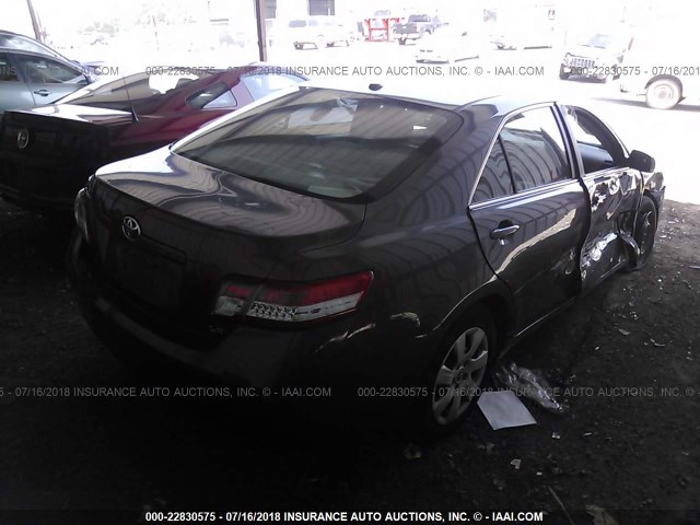 4T1BF3EK8AU057359 - 2010 TOYOTA CAMRY SE/LE/XLE ნაცრისფერი ფოტო 4