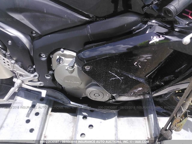 JH2PC37056M303846 - 2006 HONDA CBR600 RR BLACK photo 8