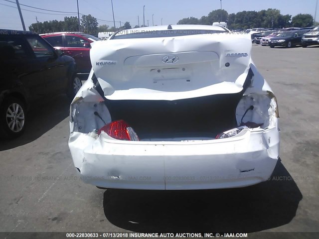 KMHCN46C39U368715 - 2009 HYUNDAI ACCENT WHITE photo 6