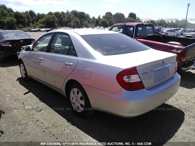 4T1BE32K02U525500 - 2002 TOYOTA CAMRY LE/XLE/SE 银色 照片 3
