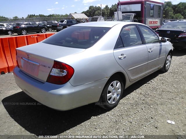 4T1BE32K02U525500 - 2002 TOYOTA CAMRY LE/XLE/SE 银色 照片 4