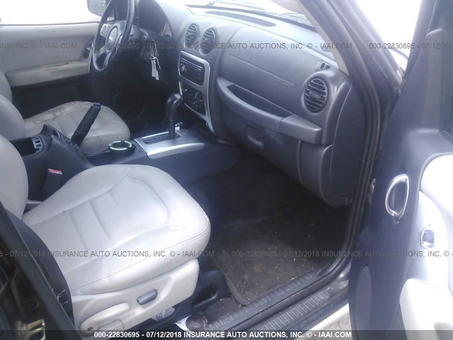 1J8GL38K34W160057 - 2004 JEEP LIBERTY RENEGADE 黑色 照片 5