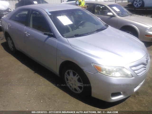 4T1BF3EK8BU130666 - 2011 TOYOTA CAMRY SE/LE/XLE SILVER photo 1