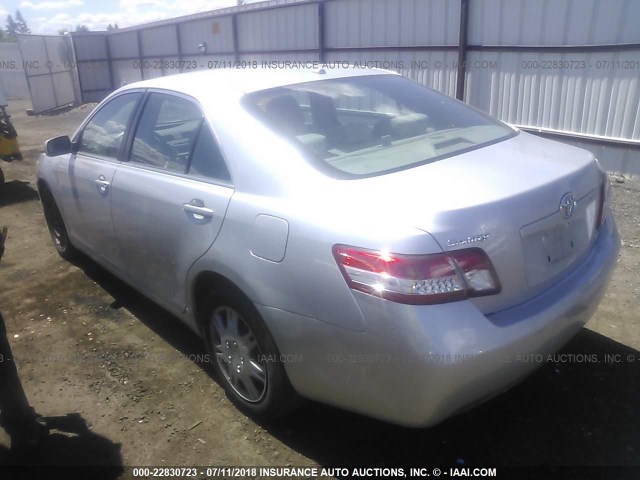 4T1BF3EK8BU130666 - 2011 TOYOTA CAMRY SE/LE/XLE SILVER photo 3