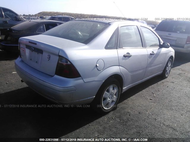 1FAFP34N97W351371 - 2007 FORD FOCUS ZX4/S/SE/SES SILVER photo 4