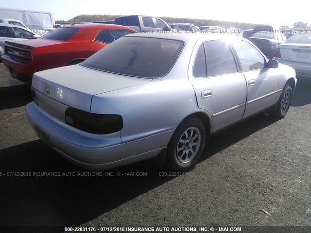 4T1BG12K2TU744863 - 1996 TOYOTA CAMRY DX/LE/XLE TAN photo 4