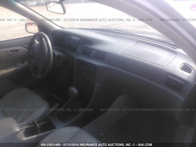 4T1BF22K6WU045698 - 1998 TOYOTA CAMRY CE/LE/XLE BLACK photo 5