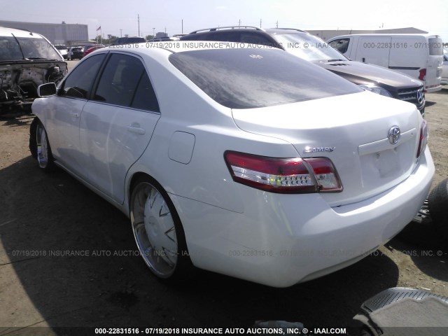 4T1BF3EK8BU587462 - 2011 TOYOTA CAMRY SE/LE/XLE WHITE photo 3