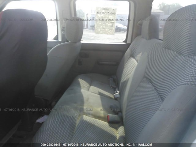 1N6ED27Y52C352572 - 2002 NISSAN FRONTIER CREW CAB XE/CREW CAB SE WHITE photo 8