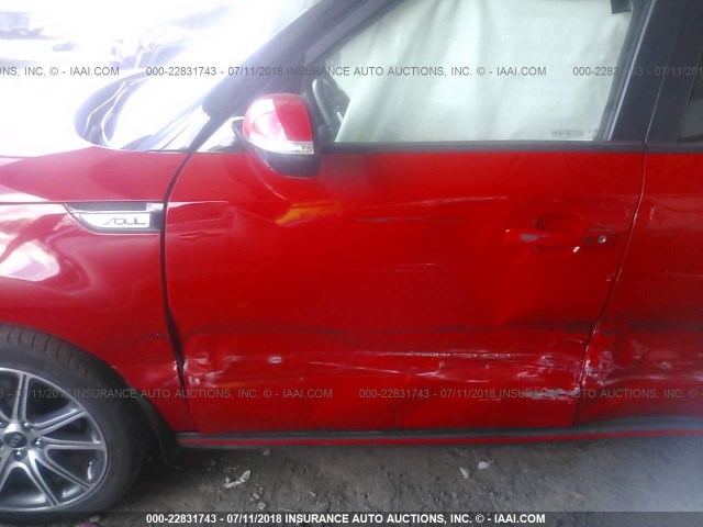 KNDJX3AA6J7529261 - 2018 KIA SOUL ! RED photo 6