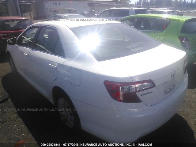 4T4BF1FK4CR220553 - 2012 TOYOTA CAMRY SE/LE/XLE თეთრი ფოტო 3