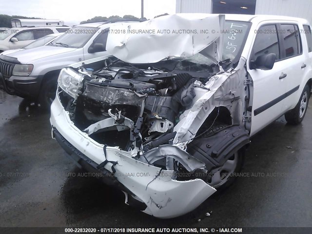 5FNYF3H2XEB005028 - 2014 HONDA PILOT LX WHITE photo 6