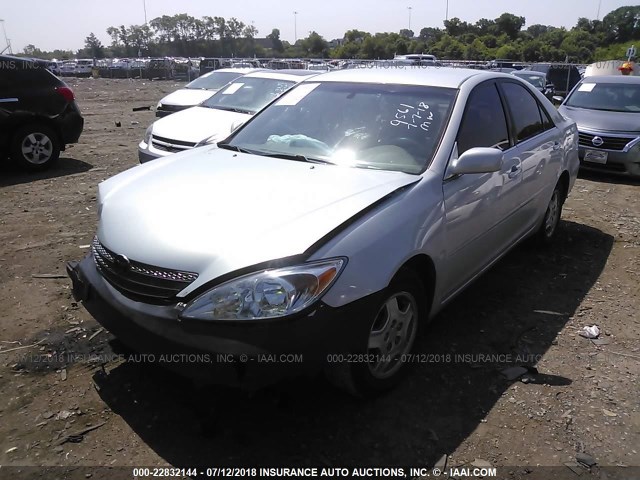 4T1BF32K52U519561 - 2002 TOYOTA CAMRY LE/XLE/SE 金色 照片 2