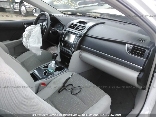 4T1BD1FK0EU139052 - 2014 TOYOTA CAMRY HYBRID/LE/XLE Ağ foto 5