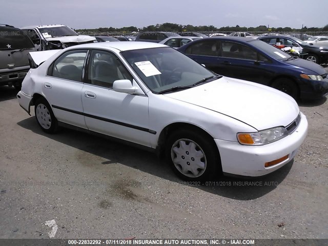 1HGCD5632VA120207 - 1997 HONDA ACCORD LX/EX WHITE photo 1