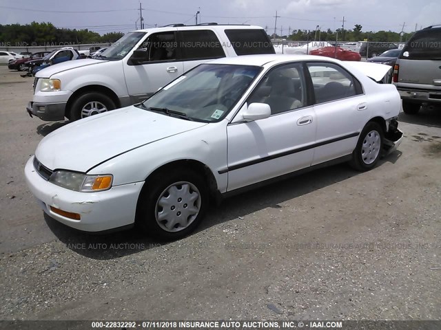 1HGCD5632VA120207 - 1997 HONDA ACCORD LX/EX WHITE photo 2