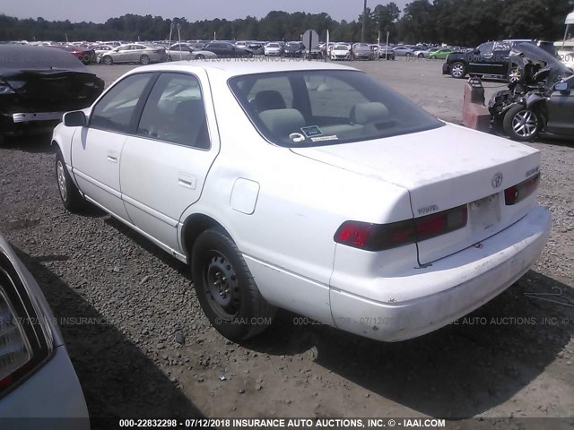 JT2BG22K5X0305110 - 1999 TOYOTA CAMRY LE/XLE WHITE photo 3