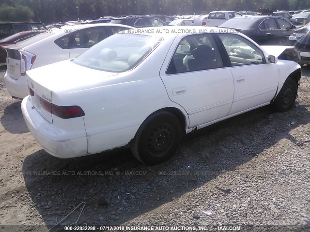 JT2BG22K5X0305110 - 1999 TOYOTA CAMRY LE/XLE WHITE photo 4