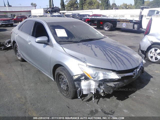 4T1BF1FK5FU997645 - 2015 TOYOTA CAMRY LE/XLE/SE/XSE 银色 照片 1