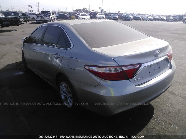 4T1BF1FK5FU997645 - 2015 TOYOTA CAMRY LE/XLE/SE/XSE 银色 照片 3