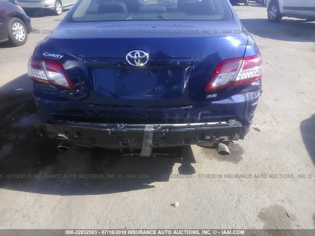4T1BF3EKXBU734865 - 2011 TOYOTA CAMRY SE/LE/XLE ლურჯი ფოტო 6