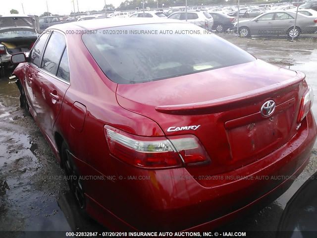 4T1BK46K57U028913 - 2007 TOYOTA CAMRY NEW GENERAT LE/XLE/SE RED photo 3
