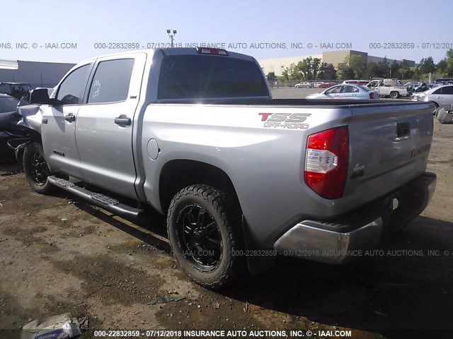 5TFDW5F13HX611740 - 2017 TOYOTA Tundra CREWMAX SR5/TRD PRO SILVER photo 3