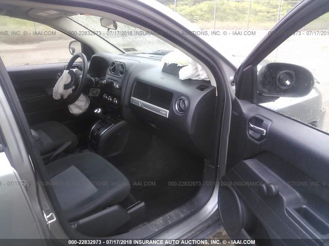 1C4NJCBA7ED600637 - 2014 JEEP COMPASS SPORT GRAY photo 5