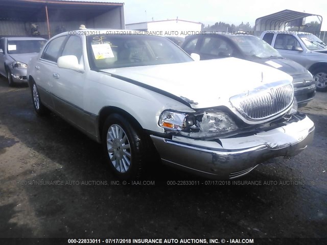 1LNHM82W33Y653771 - 2003 LINCOLN TOWN CAR SIGNATURE CREAM photo 1