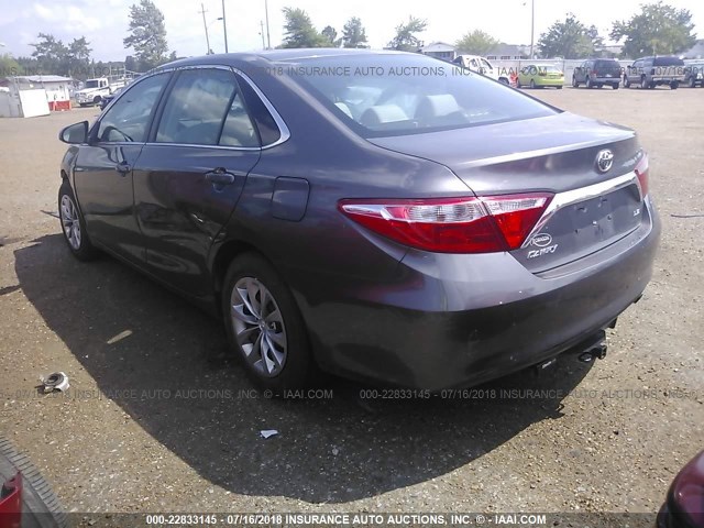 4T1BF1FK4FU109077 - 2015 TOYOTA CAMRY LE/XLE/SE/XSE GRAY photo 3