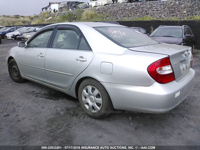JTDBE30K530202236 - 2003 TOYOTA CAMRY LE/XLE SILVER photo 3