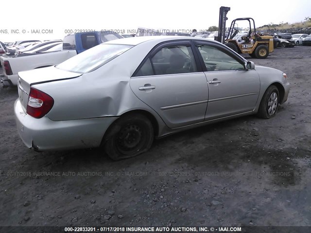 JTDBE30K530202236 - 2003 TOYOTA CAMRY LE/XLE SILVER photo 4