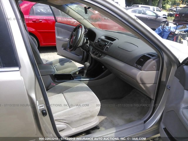4T1BE32K12U626903 - 2002 TOYOTA CAMRY LE/XLE/SE 棕色 照片 5