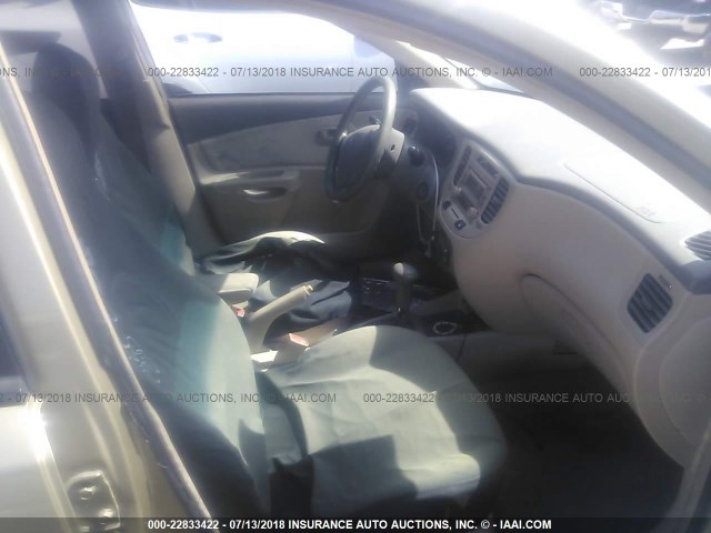 KNADE123166051879 - 2006 KIA RIO GOLD photo 5