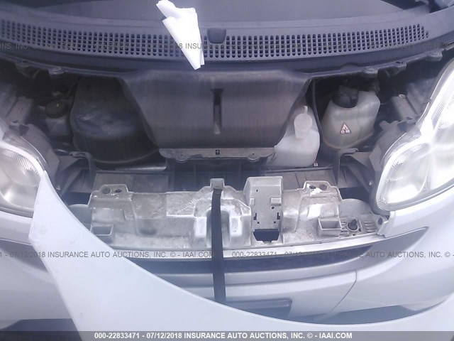 WMEEJ3BAXAK416686 - 2010 SMART FORTWO PURE/PASSION WHITE photo 10