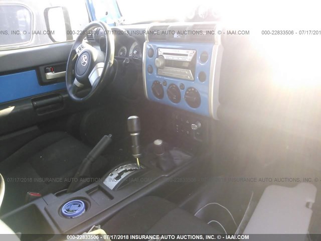 JTEBU11F970019285 - 2007 TOYOTA FJ CRUISER BLUE photo 5