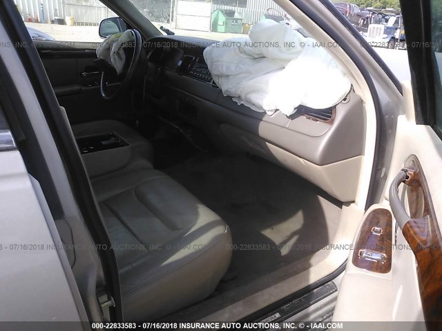 1LNHM81W4XY684910 - 1999 LINCOLN TOWN CAR EXECUTIVE GOLD photo 5