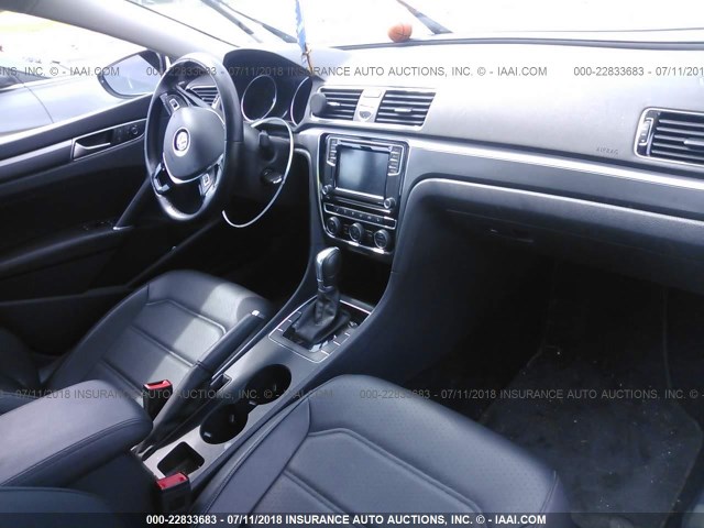 1VWDT7A36HC014342 - 2017 VOLKSWAGEN PASSAT R-LINE Ağ foto 5