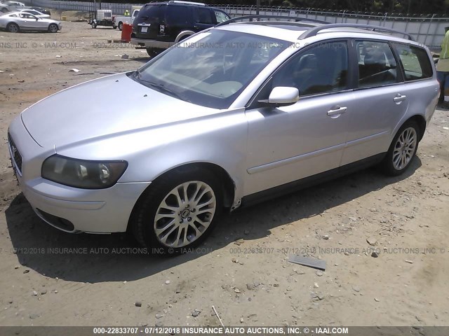 YV1MW682252043379 - 2005 VOLVO V50 T5 SILVER photo 2