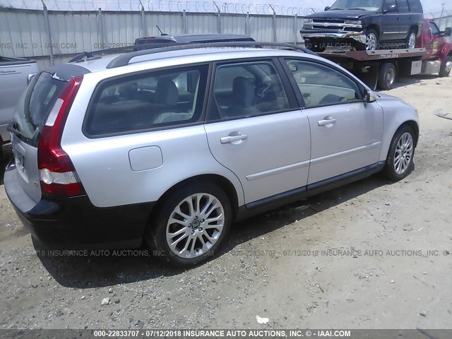 YV1MW682252043379 - 2005 VOLVO V50 T5 SILVER photo 4