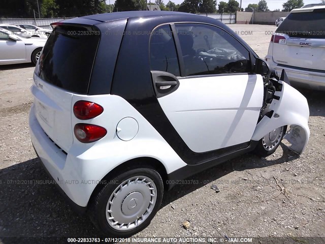 WMEEJ3BA7CK535136 - 2012 SMART FORTWO PURE/PASSION WHITE photo 4